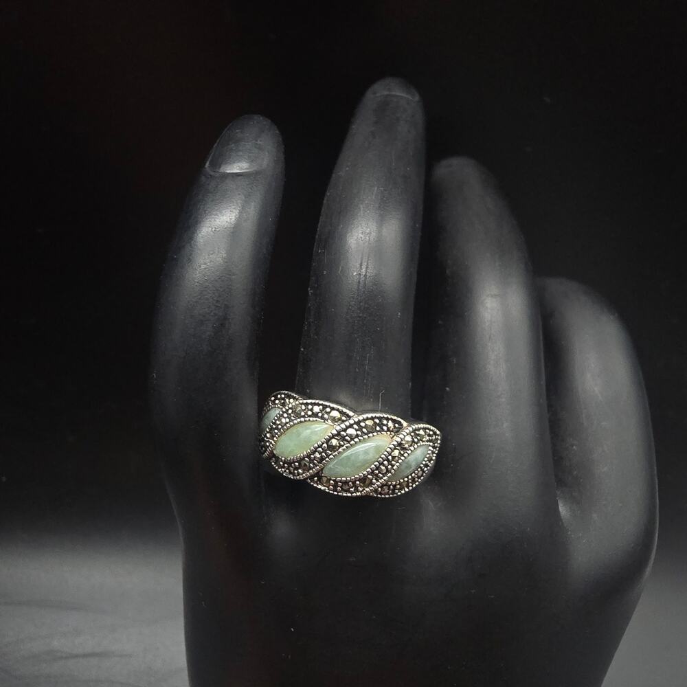 Sterling Silver Jade Marcasite Ring Size 7 NV 925